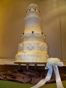 5 Huge, Beautiful Wedding Cakes