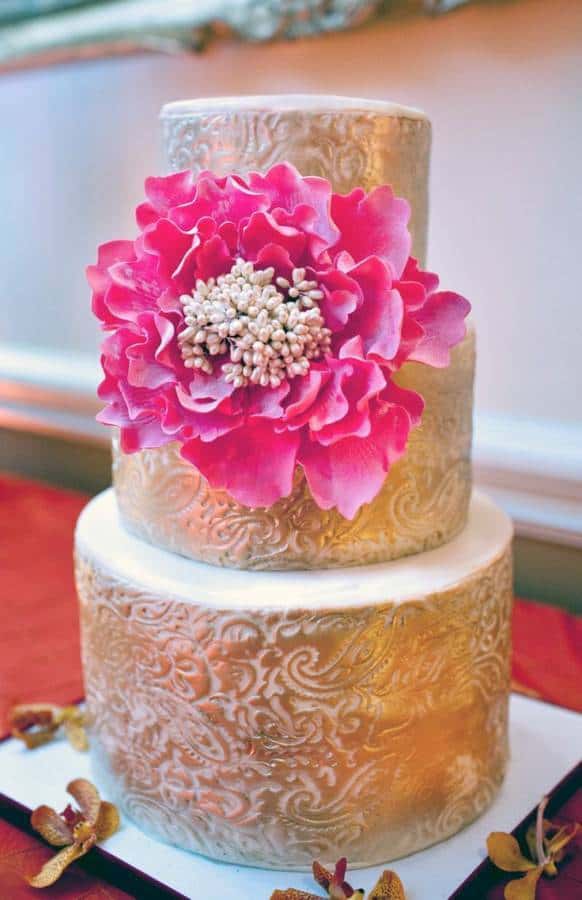 All That Glitters: Wedding Cakes Featuring Glitter and Gold