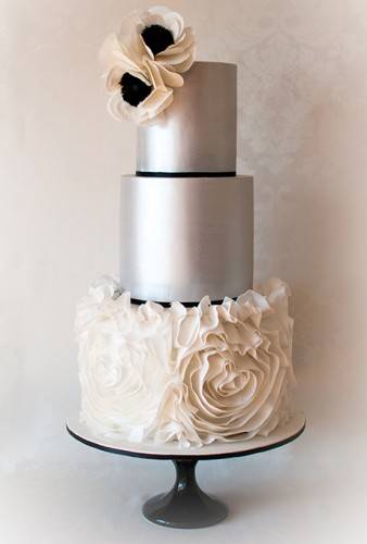 5 Gorgeous Silver Wedding Cakes Perfect for Spring - Inspired Bride