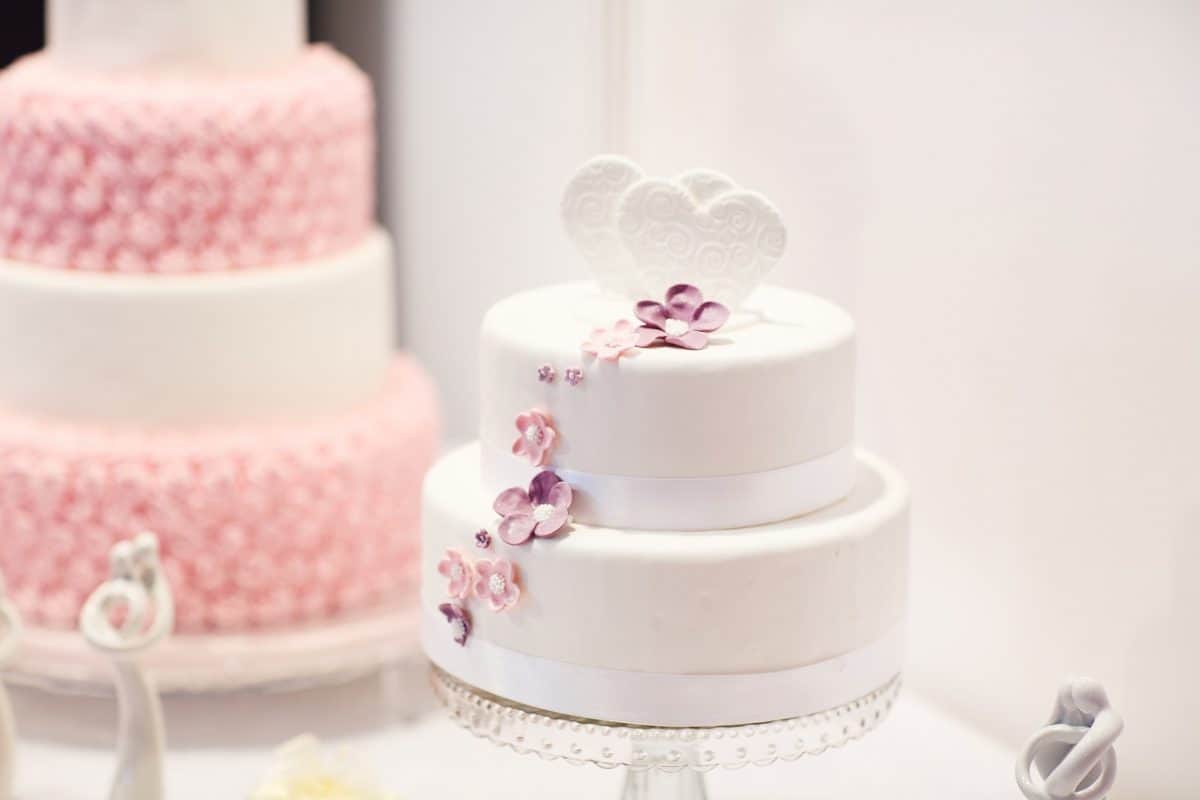 22 Best Cake Cutting Songs For Your Big Day 9