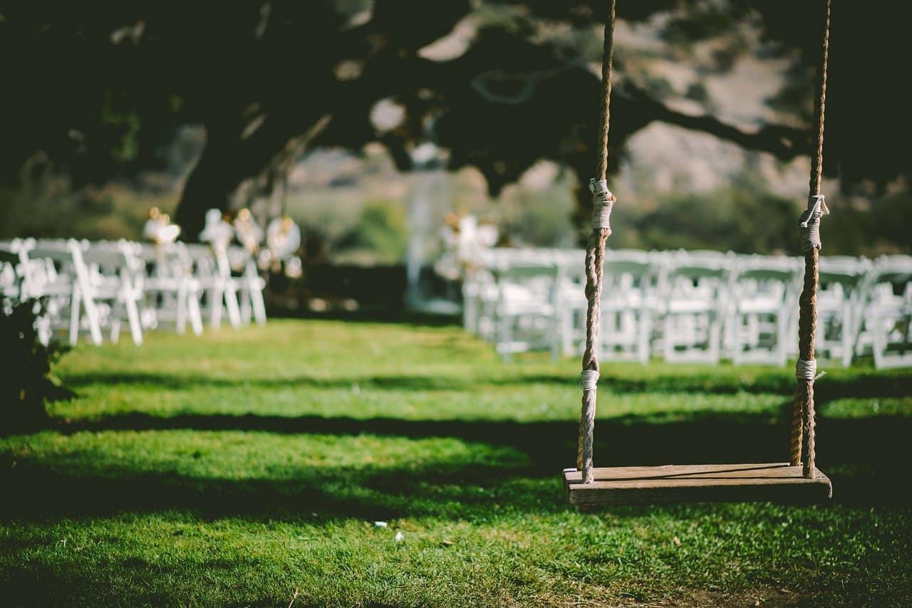 7 Tips On Hosting A Wedding In A Public Park - Inspired Bride