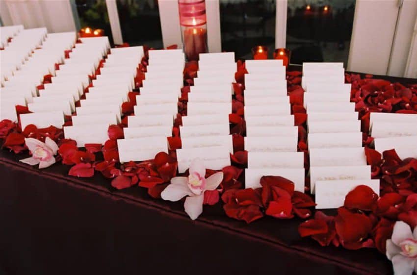 5 DIY Ideas Using Roses To Decorate Your Wedding 6