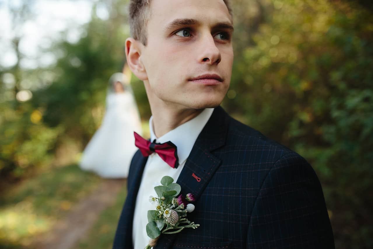 groom waiting for the bride