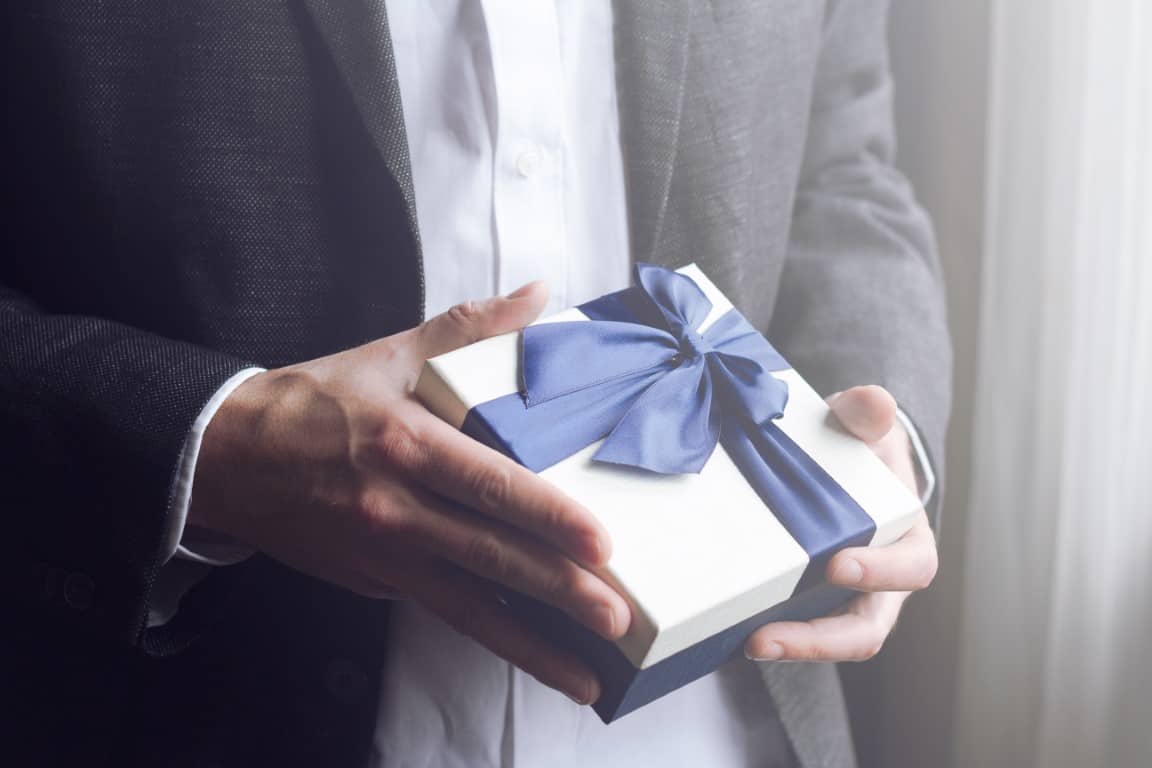 14 Gift Ideas For Your Groom 7