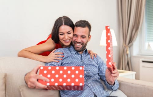 How to Pick the Right Gift for Him on Your Wedding Anniversary 29