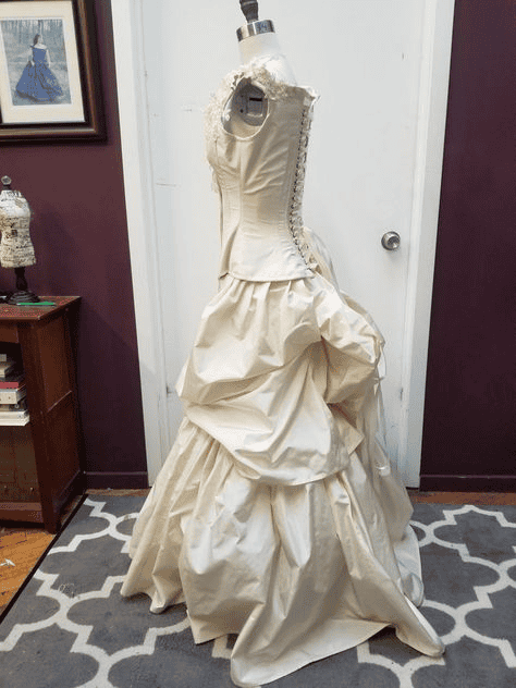 9 Bustle Styles to Showcase Your Wedding Gown's Beauty 197