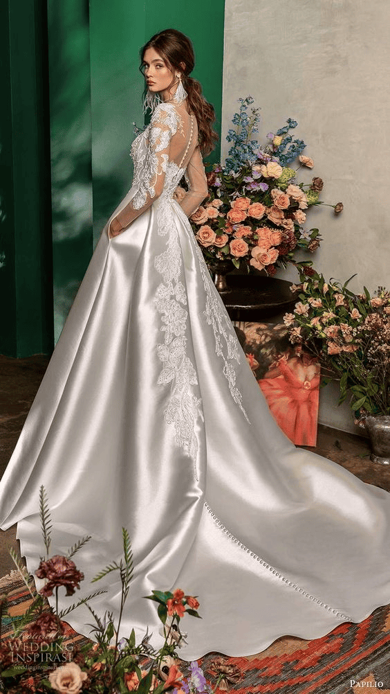 9 Bustle Styles to Showcase Your Wedding Gown's Beauty 203