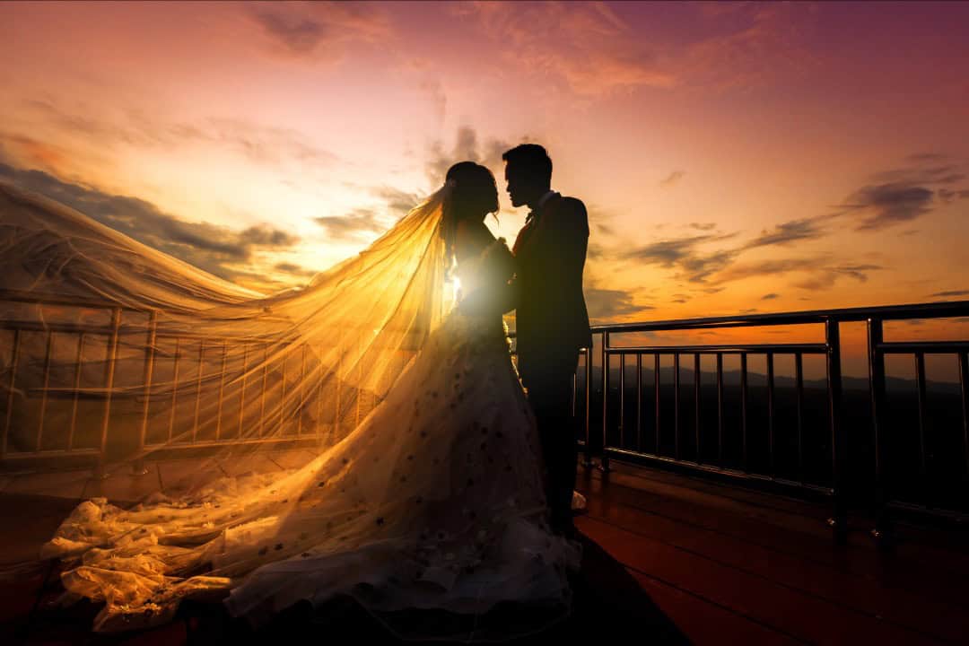 How to Capture Intimate Moments at Sunset Weddings 29