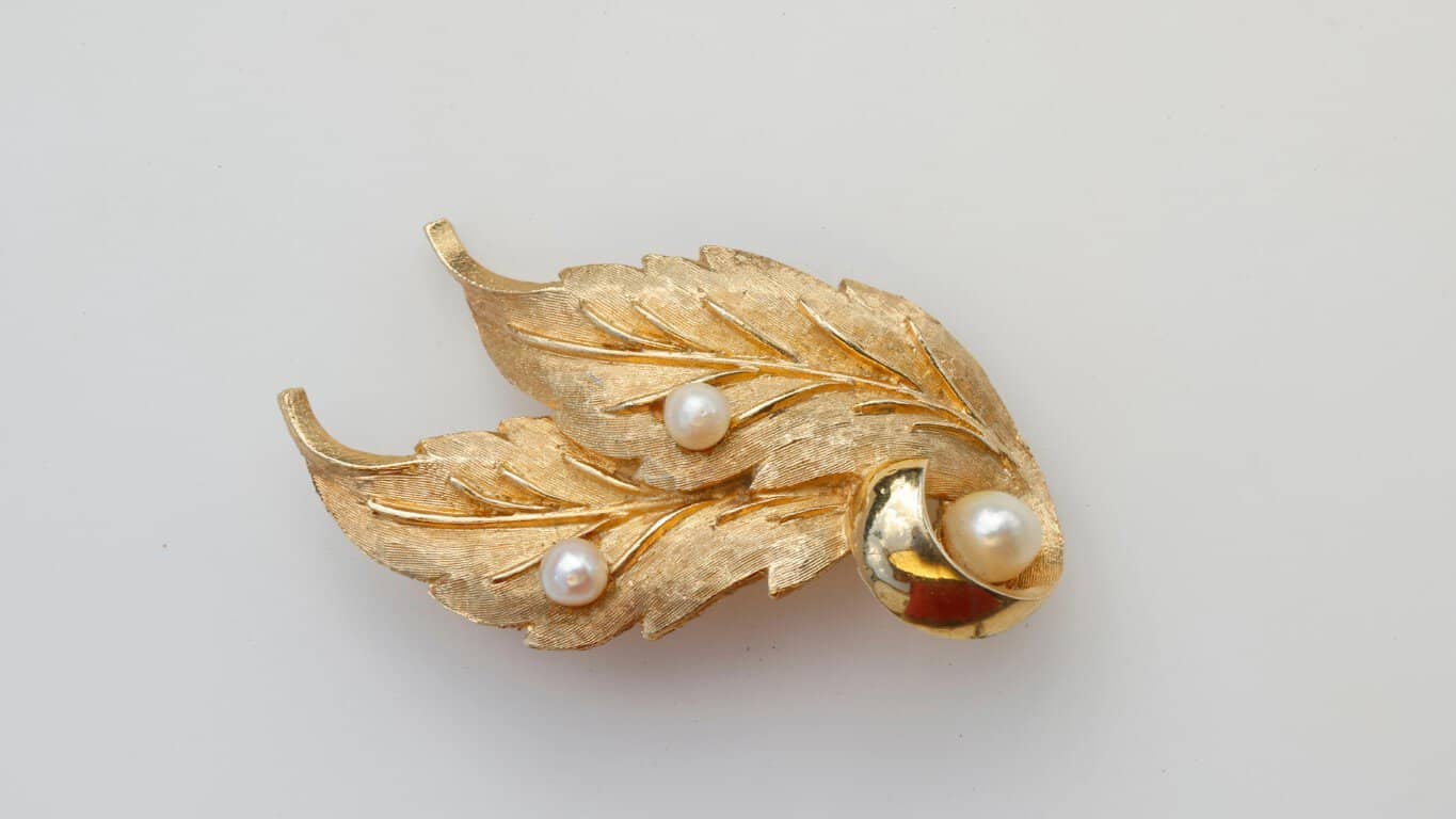 Brooches and Pins: The Timeless Accessory Making a Modern Comeback 9